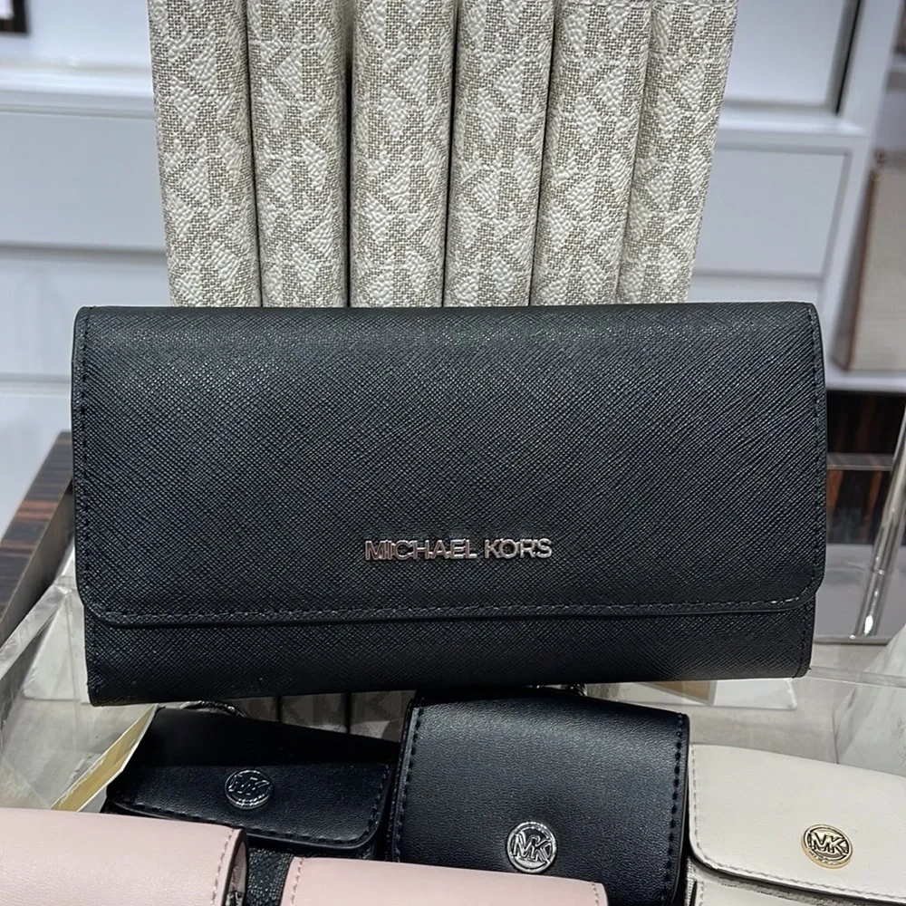MICHAEL KORS JET SET TRAVEL LARGE TRIFOLD WALLET BLACK COLOR